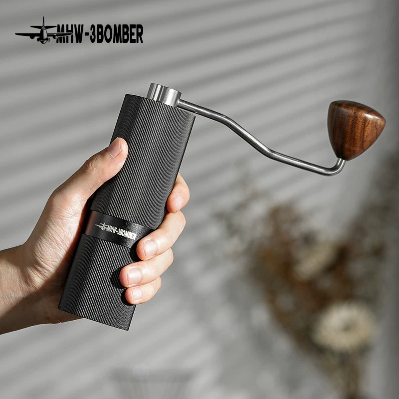 مطحنة إسبريسو يدوية MHW-3BOMBE - مراجعة Coffee Equipment Wholesale وسعره