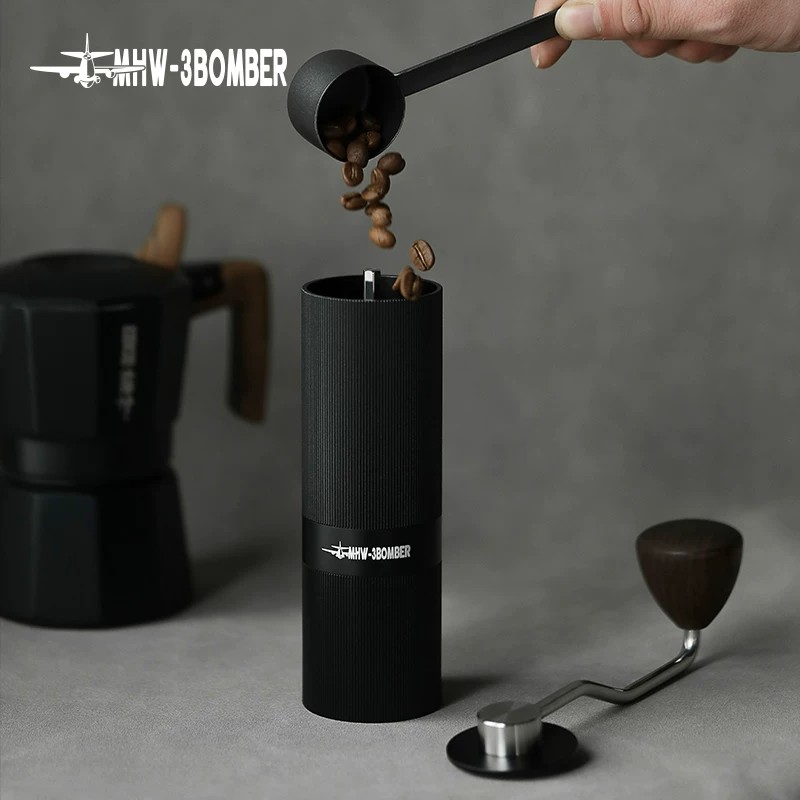 مطحنة إسبريسو يدوية MHW-3BOMBE - مراجعة Coffee Equipment Wholesale وسعره
